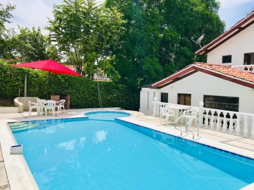 Casa con piscina privada en Melgar