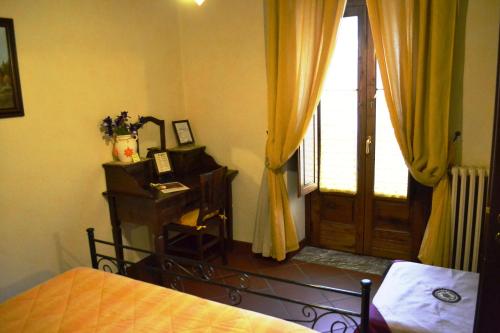 a bedroom with a bed and a door to a window at La Giara Bed&Breakfast in Brienza