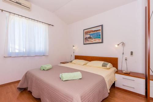 Ένα ή περισσότερα κρεβάτια σε δωμάτιο στο Apartments Ivan - 15 m from beach