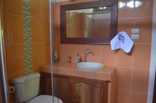 Vannas istaba naktsmītnē Los Cocos, Chinandega