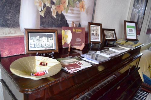 a wooden desk with pictures on top of it at La Giara Bed&Breakfast in Brienza