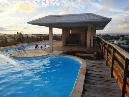 a swimming pool with a gazebo on a roof at Little home Tahiti in Papeete