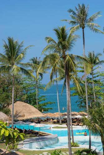Kolam renang di atau dekat dengan Eden Beach Khaolak Resort and Spa A Lopesan Collection Hotel - SHA Extra Plus