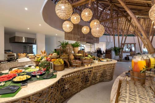 Restavracija oz. druge možnosti za prehrano v nastanitvi Eden Beach Khaolak Resort and Spa A Lopesan Collection Hotel - SHA Extra Plus