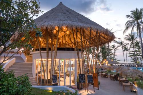 Taman di luar Eden Beach Khaolak Resort and Spa A Lopesan Collection Hotel - SHA Extra Plus