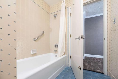 Ένα μπάνιο στο Clarion Inn Silicon Valley