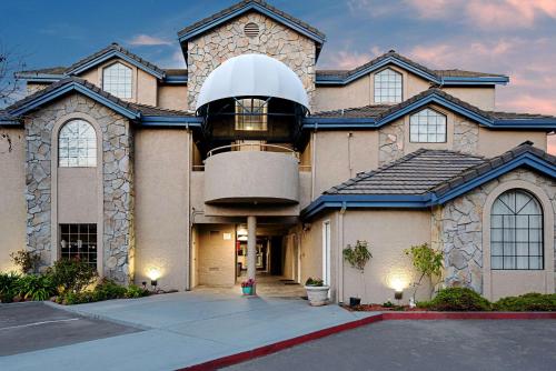 Clarion Inn Silicon Valley Image