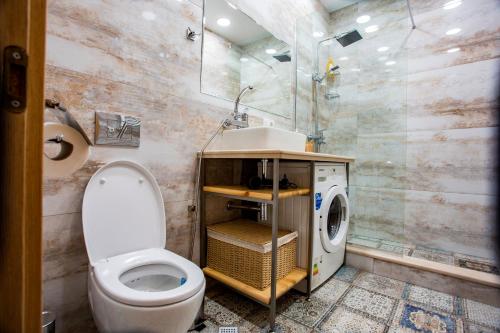 Ванная комната в Yellow apartment in Avlabari