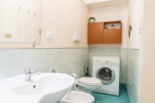 Koupelna v ubytování Domus Verona - Accogliente residenza Rocchetto a 25mt da Piazza Erbe