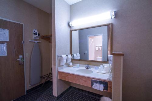 Koupelna v ubytování Miles City Hotel