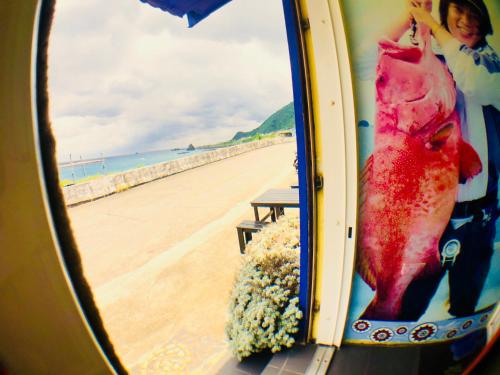 a view of the beach from a bus window at Fei Yu Fei Beach Hostel in Lanyu