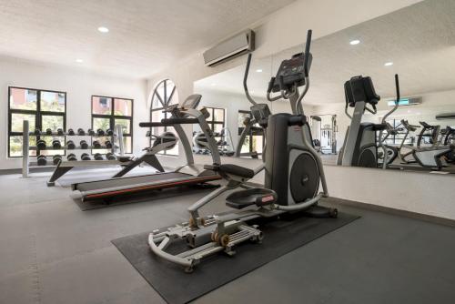 Fitness centrum a/nebo fitness zařízení v ubytování Hawthorn Suites by Wyndham Abuja