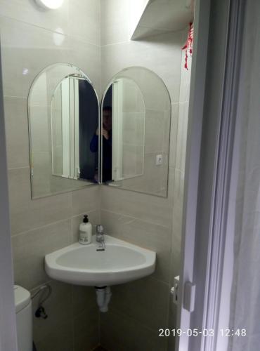 Bilik mandi di Guesthouse Central