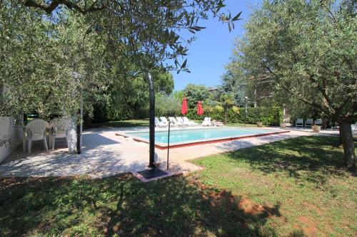 Apartment Lorena with pool