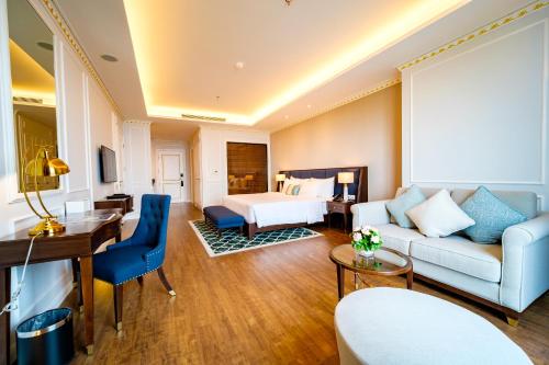 Гостиная зона в FLC Halong Bay Golf Club & Luxury Resort