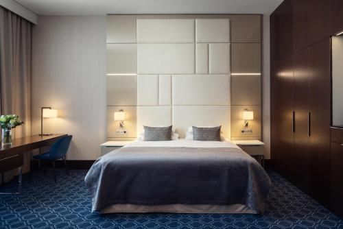 Ένα ή περισσότερα κρεβάτια σε δωμάτιο στο Hotel KINGS COURT