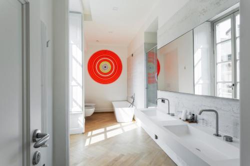 Salle de bains dans l'établissement Galleria Vik Milano - Townhouse Galleria - Small Luxury Hotels of the World