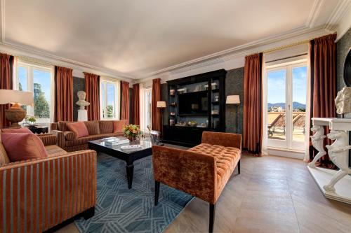 a living room with a couch and a table at Rocco Forte Hotel De La Ville in Rome