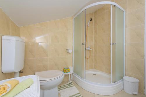 a bathroom with a toilet and a shower in it at Peace Point in Žrnovnica