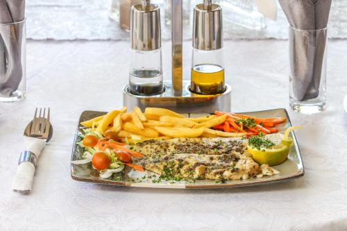 Makanan di atau berdekatan hotel