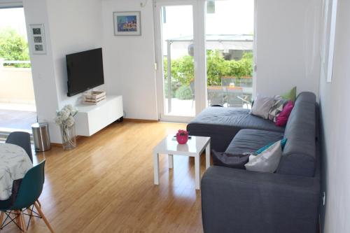 Albatros Apartment with Private Garden,Trogir