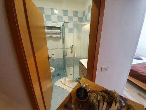 Ένα μπάνιο στο Restaurant and rooms Kotlar