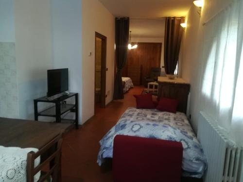 a bedroom with a bed and a tv in a room at Villa Pancrazzi in Figline Valdarno