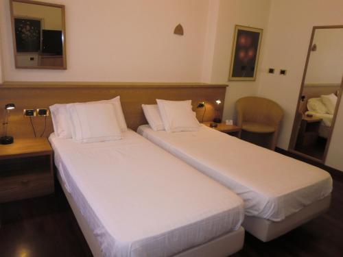 Ένα ή περισσότερα κρεβάτια σε δωμάτιο στο Hotel Ariston
