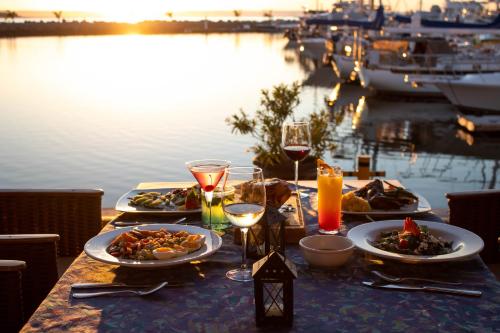 Bebidas en The Westmarine Waterfront Hotel