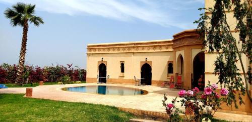 a house with a swimming pool in a yard at Villa Diaf Johanne in Aït Ourir