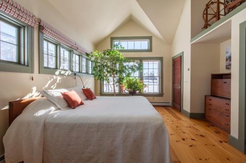Ένα ή περισσότερα κρεβάτια σε δωμάτιο στο Whitford House Cottage