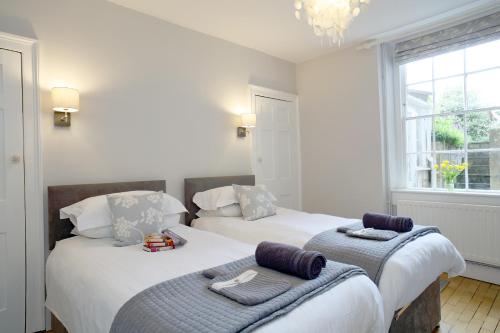 Un pat sau paturi într-o cameră la Southcot Place