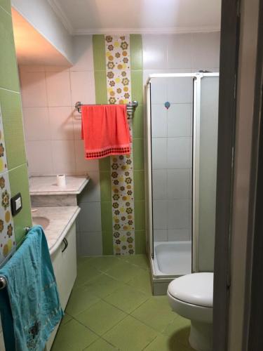 Koupelna v ubytování Toscanini Apartament اول صف مباشره
