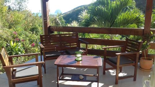 Κήπος έξω από το villa Philexiane