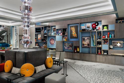 Hotel Versey Chicago Lincoln Park Image