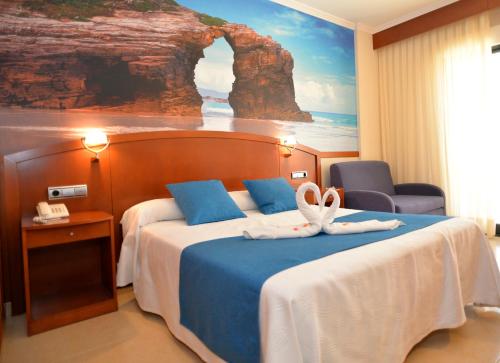 Säng eller sängar i ett rum på Hotel Portonovo