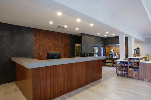 an office lobby with a counter and a book shelf at Krystal Urban Monterrey San Jeronimo in Monterrey