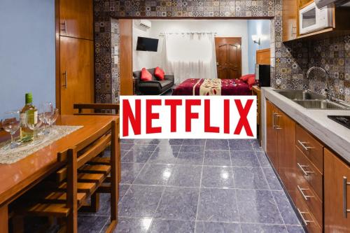Suite Studio Serviced Apartmentsにあるキッチンまたは簡易キッチン