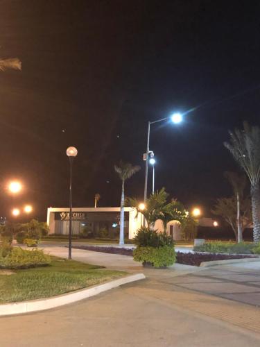 a street light in front of a building at night at CASA EN PRIVADA FRENTE A LA PLAYA CON ALBERCA! in Mazatlán