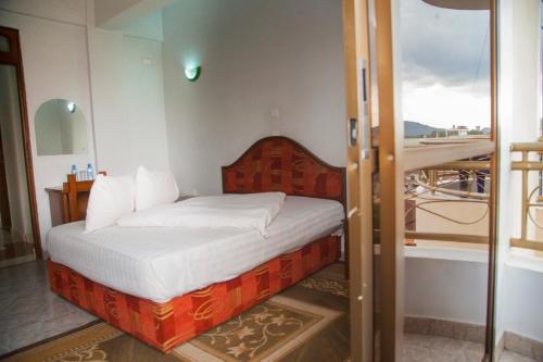Postel nebo postele na pokoji v ubytování Natron Palace Hotel