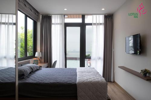 Ένα ή περισσότερα κρεβάτια σε δωμάτιο στο Lotus Inn West Lake