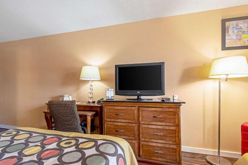 Econo Lodge Utica – Photos 5