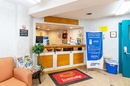 Econo Lodge Utica – Photos 2