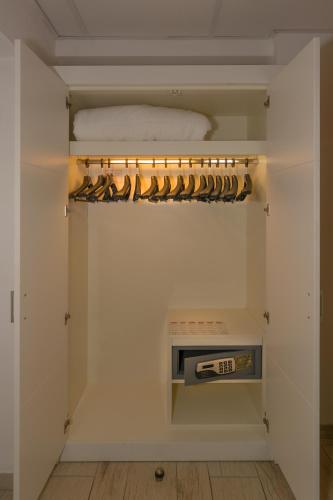 a walk in closet with a bunch of knives at Hotel Central Park in Marina di Pietrasanta