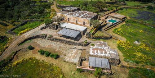 an aerial view of a house with solar panels at 2 Gatti - Sogno in Pantelleria