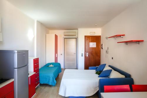 a small room with a bed and a couch at Residence Mediterraneo in Marina di Grosseto