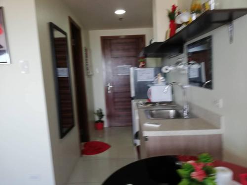 Η κουζίνα ή μικρή κουζίνα στο JDT's Condo at Horizons 101 Cebu