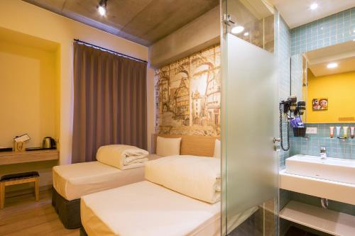 מיטה או מיטות בחדר ב-CHECK inn Express Taichung Yizhong