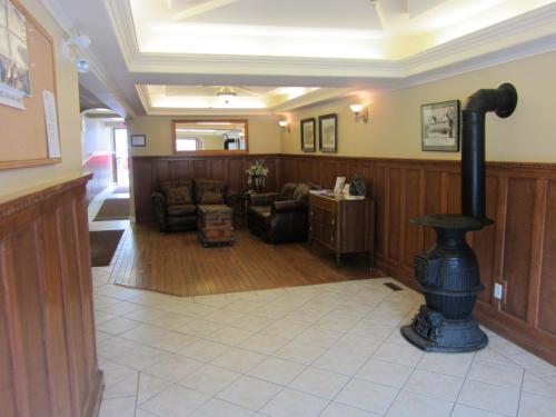 a lobby with a fireplace in the middle of a room at Reynolds Hotel in Lillooet