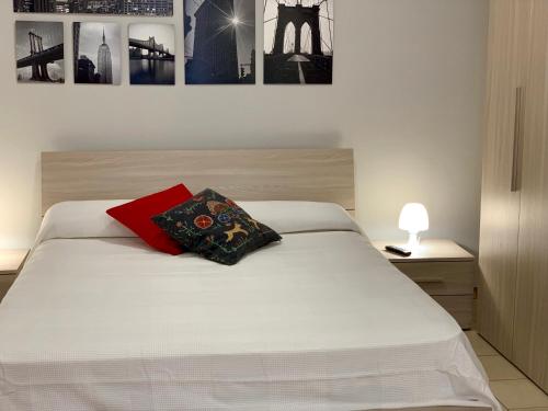 Säng eller sängar i ett rum på Largo Cannizzaro Apartments